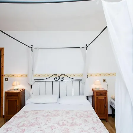 Hotel Podere Caldaruccio La Pineta 22 People 4*