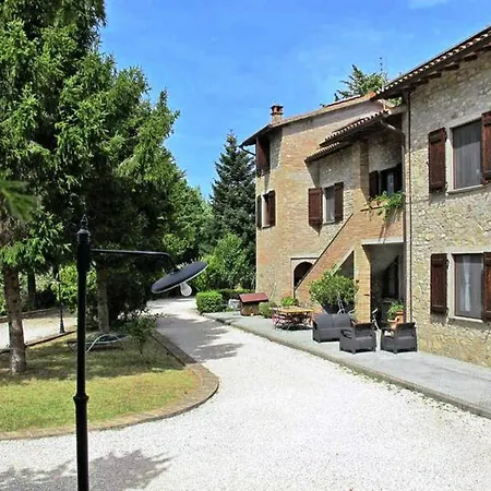 Podere Caldaruccio La Pineta 22 People 4*